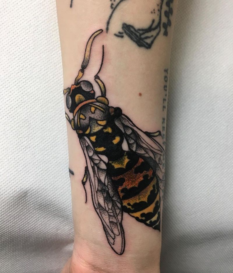 30 Pretty Wasp Tattoos to Inspire You