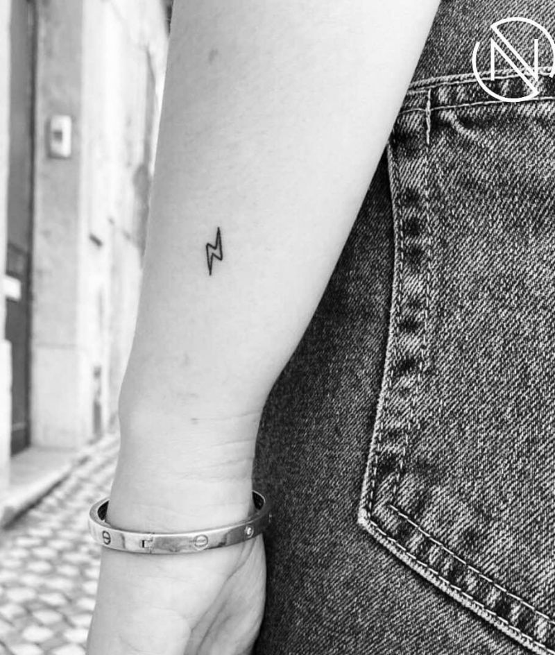 30 Pretty Lightning Tattoos You Will Love