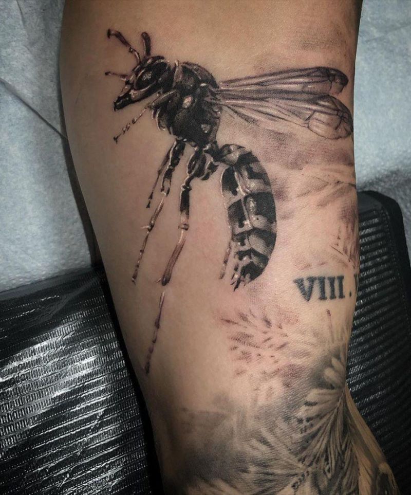 30 Pretty Wasp Tattoos to Inspire You