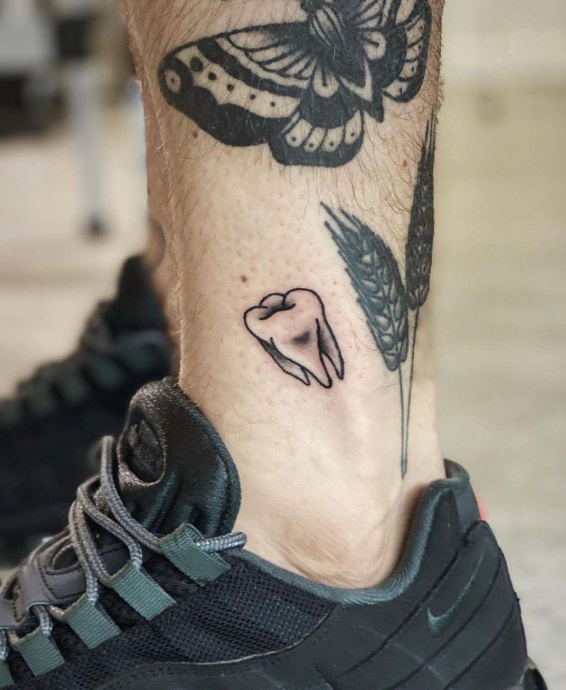 30 Pretty Tooth Tattoos to Inspire You