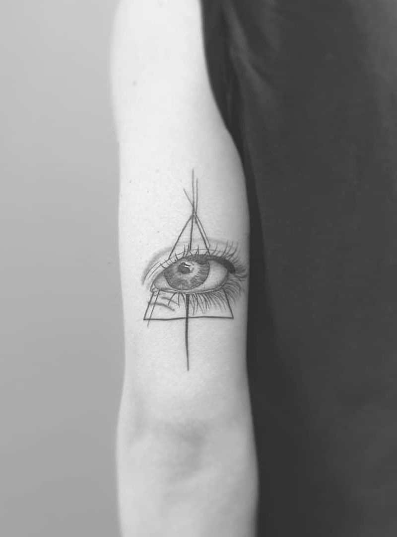 30 Pretty Triangle Tattoos You Will Love