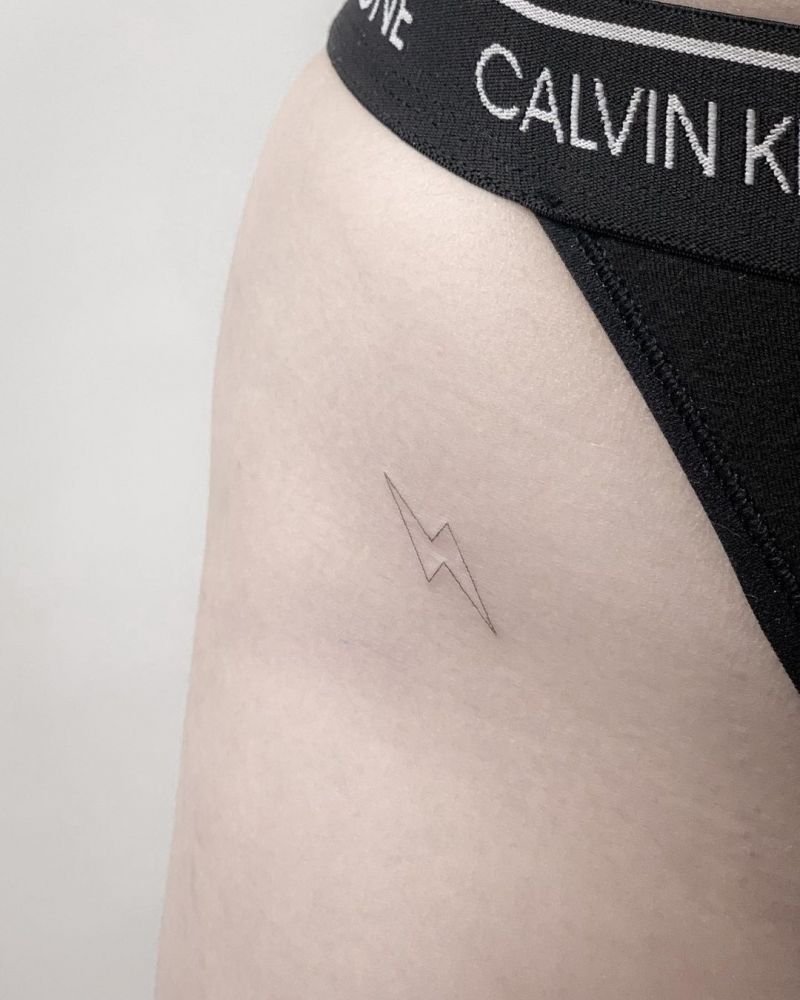 30 Pretty Lightning Tattoos You Will Love