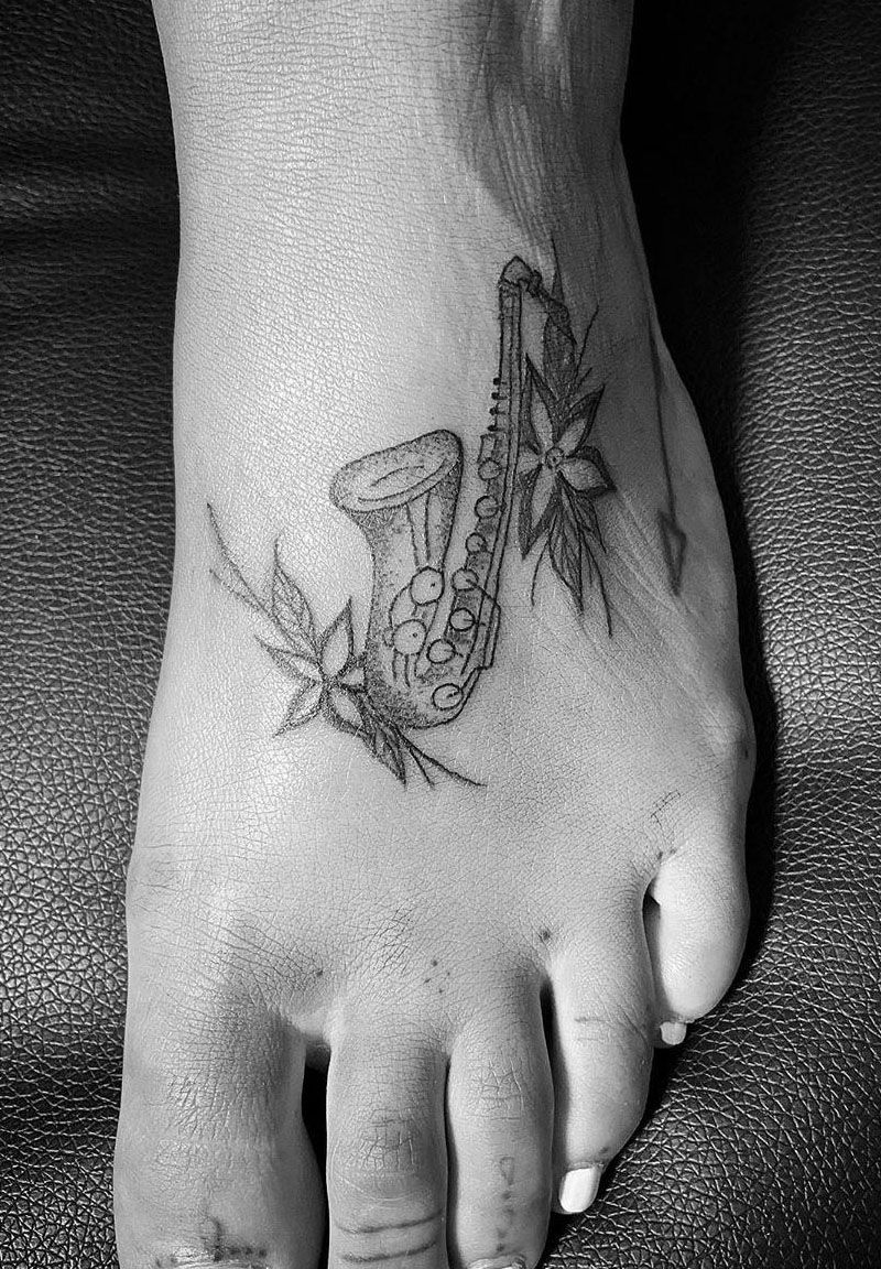 30 Pretty Saxophone Tattoos Show Your Temperament