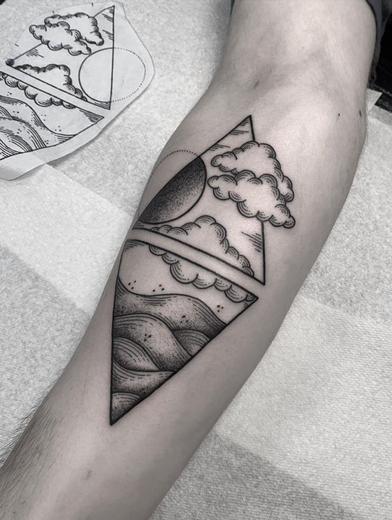 30 Pretty Triangle Tattoos You Will Love