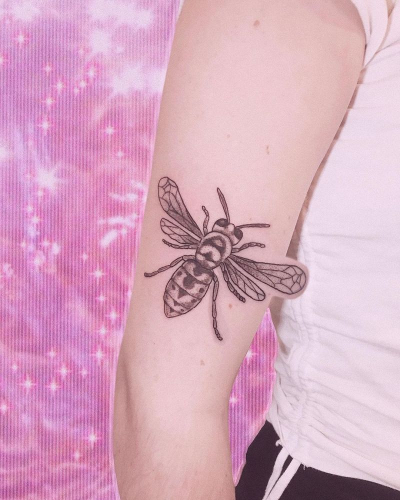 30 Pretty Wasp Tattoos to Inspire You