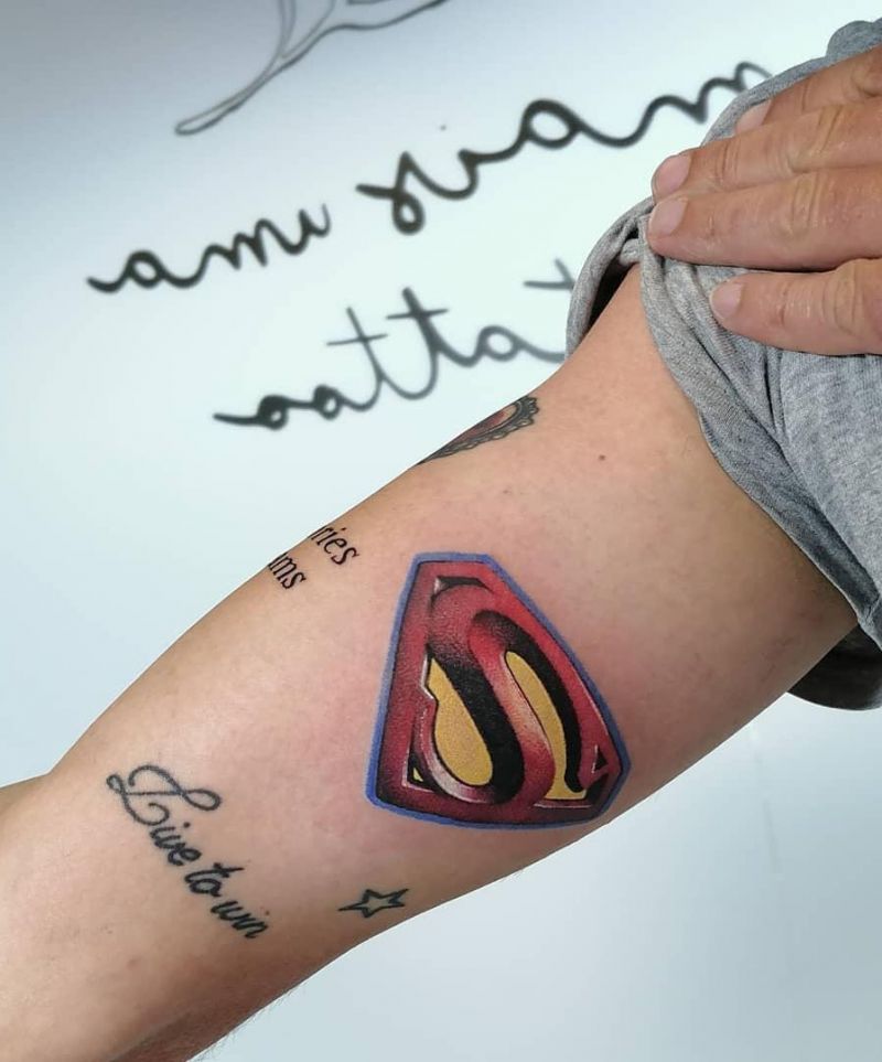 30 Pretty Superman Tattoos that Can Enhance Your Temperament