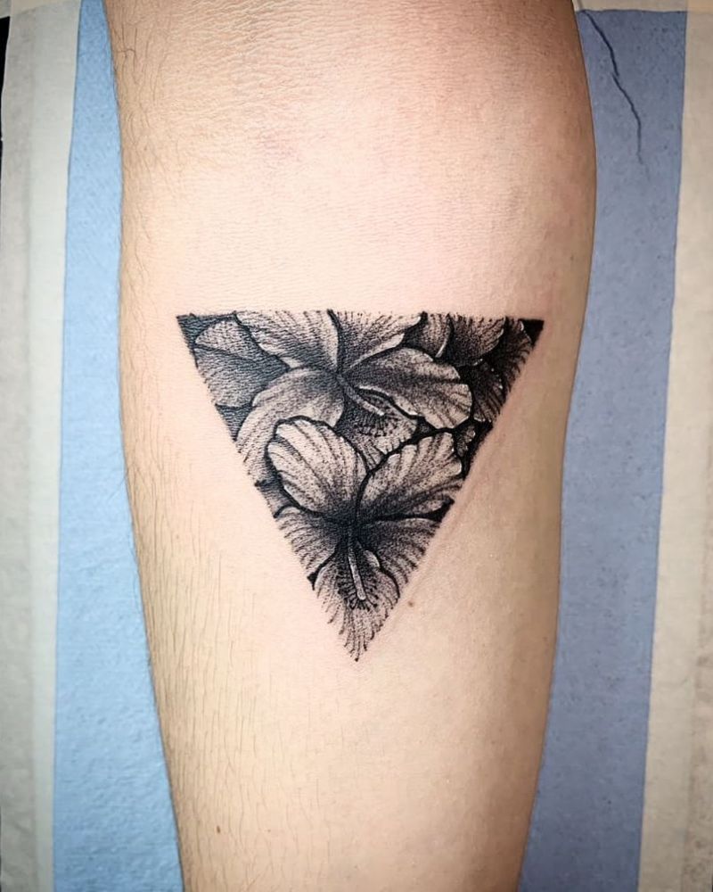 30 Pretty Triangle Tattoos You Will Love