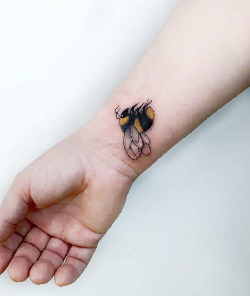 30 Pretty Wasp Tattoos to Inspire You