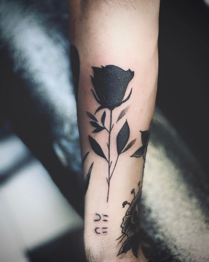 30 Pretty Black Rose Tattoos That Give You an Unexpected Feeling