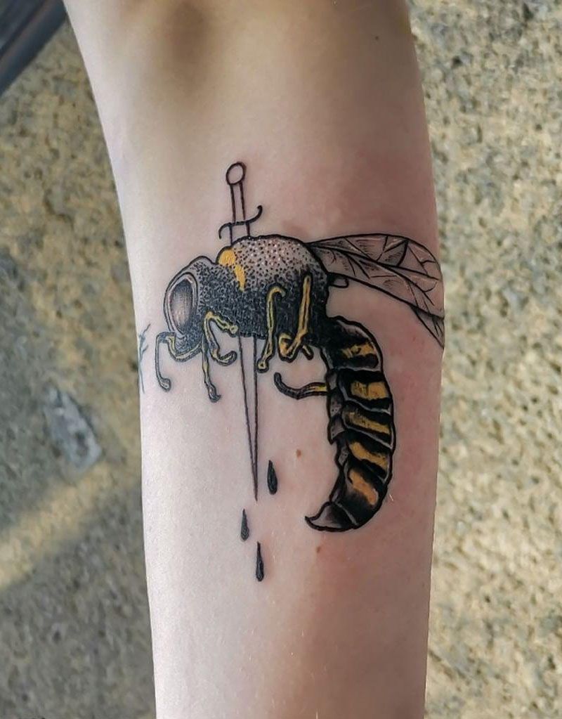 30 Pretty Wasp Tattoos to Inspire You