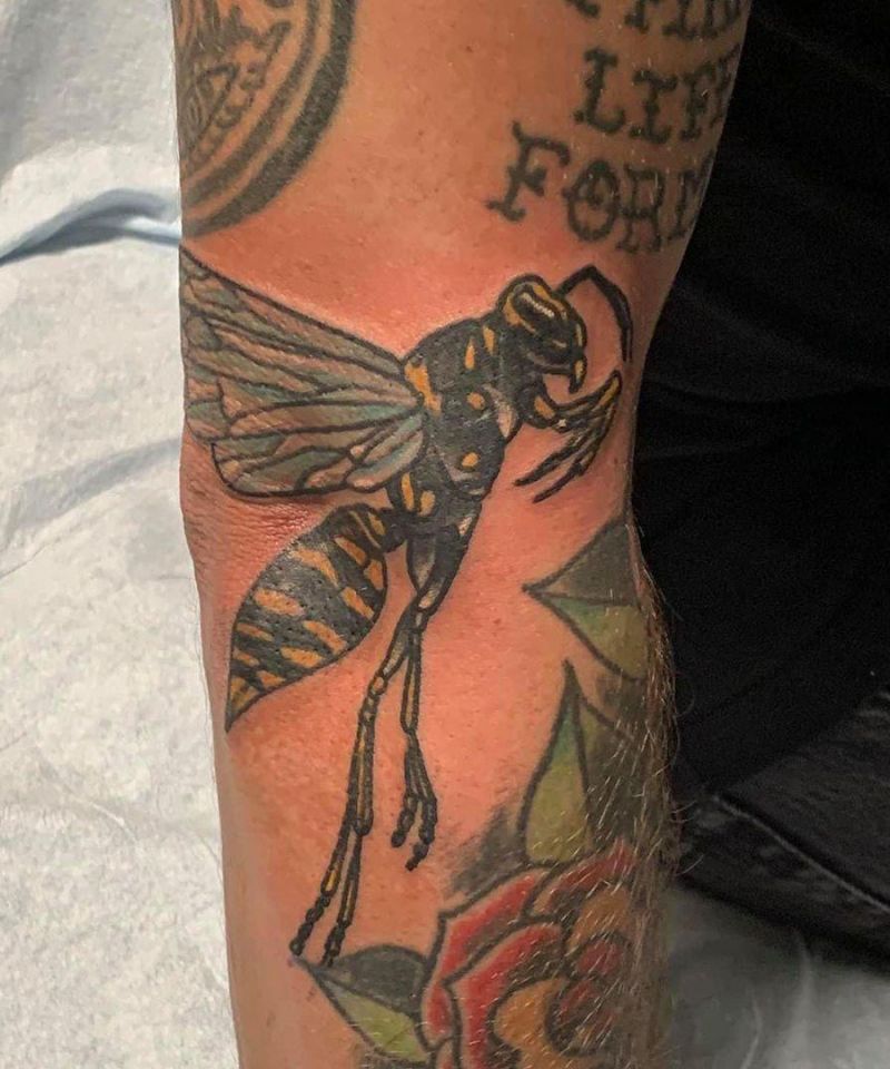 30 Pretty Wasp Tattoos to Inspire You