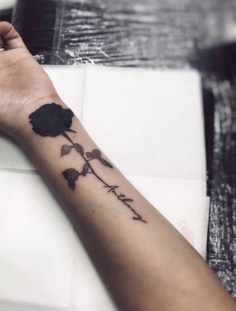 30 Pretty Black Rose Tattoos That Give You an Unexpected Feeling