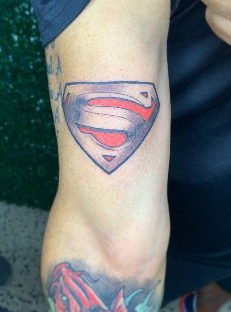 30 Pretty Superman Tattoos that Can Enhance Your Temperament