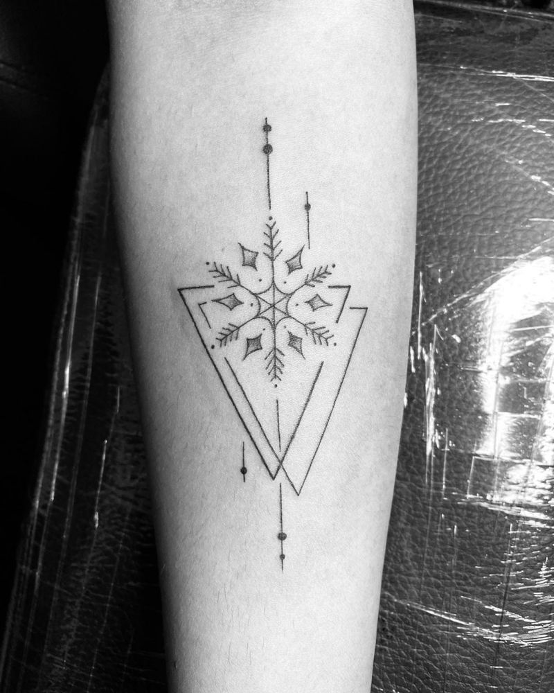 30 Pretty Triangle Tattoos You Will Love