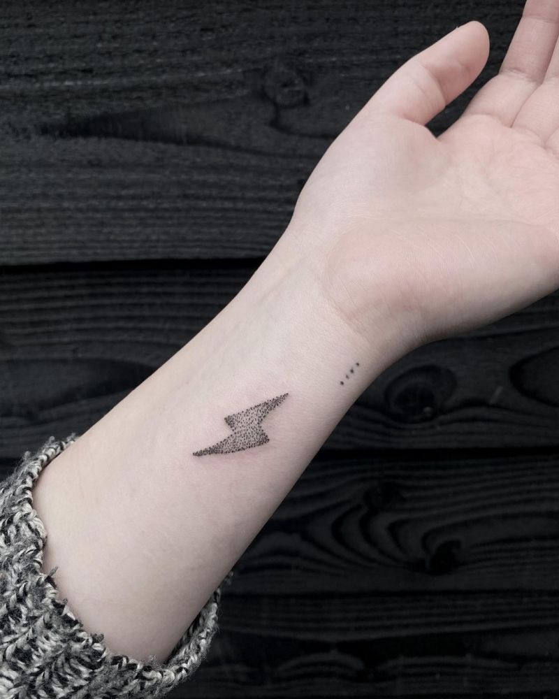 30 Pretty Lightning Tattoos You Will Love