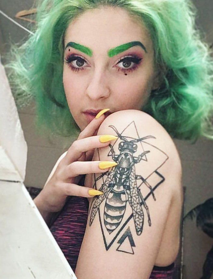 30 Pretty Wasp Tattoos to Inspire You