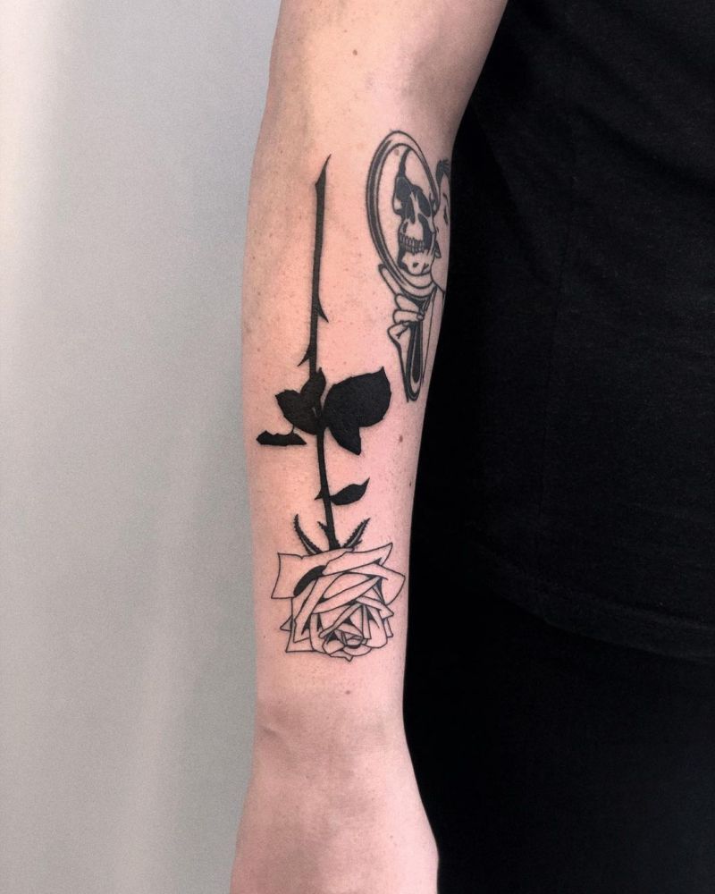 30 Pretty Black Rose Tattoos That Give You an Unexpected Feeling