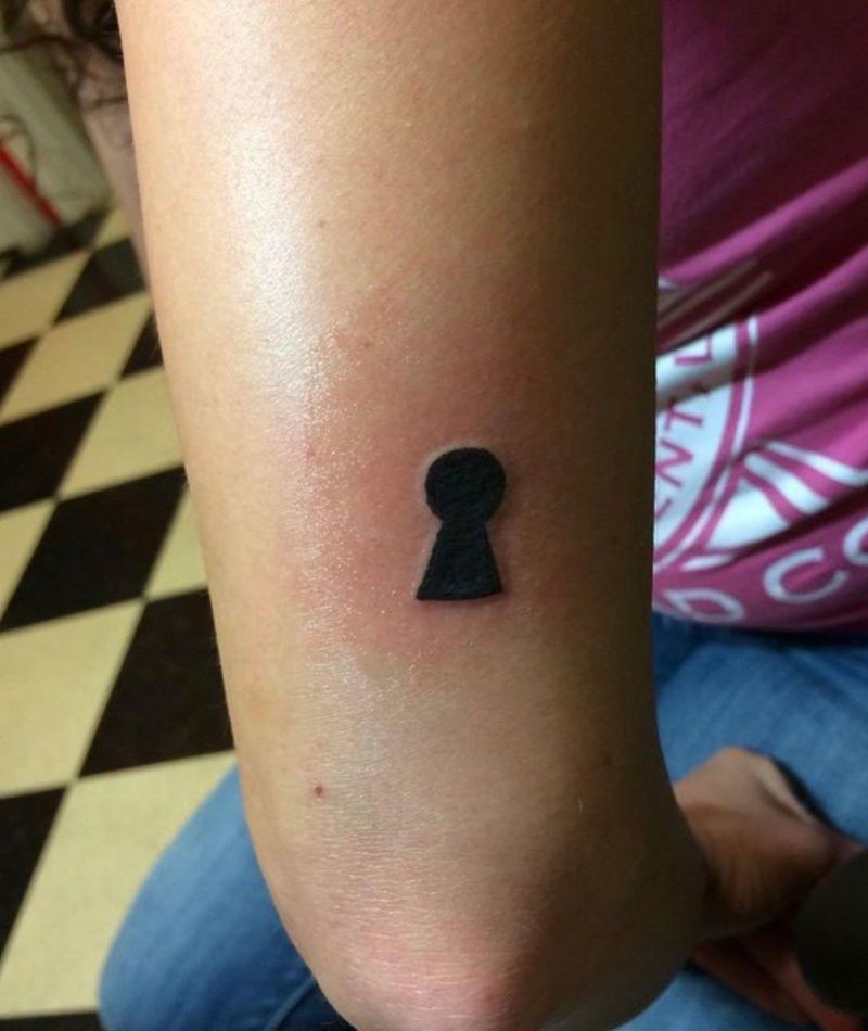 30 Pretty Keyhole Tattoos to Inspire You