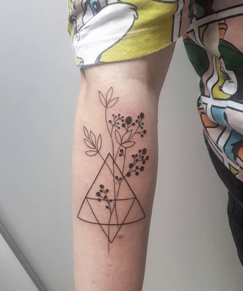 30 Pretty Triangle Tattoos You Will Love