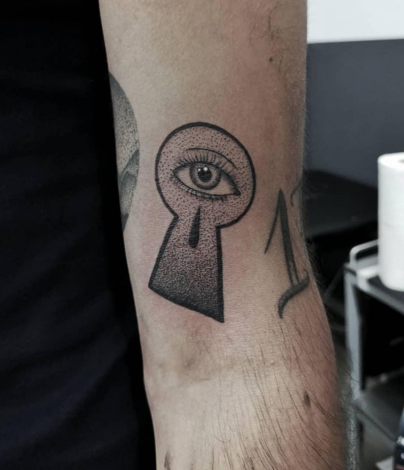 30 Pretty Keyhole Tattoos to Inspire You