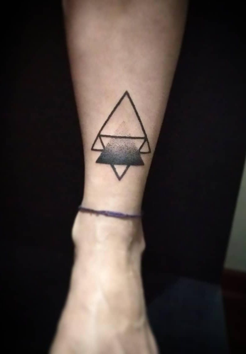 30 Pretty Triangle Tattoos You Will Love