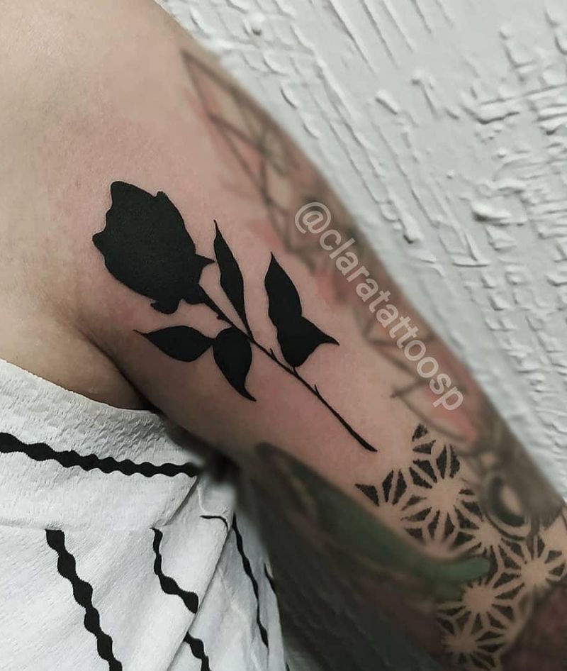 30 Pretty Black Rose Tattoos That Give You an Unexpected Feeling