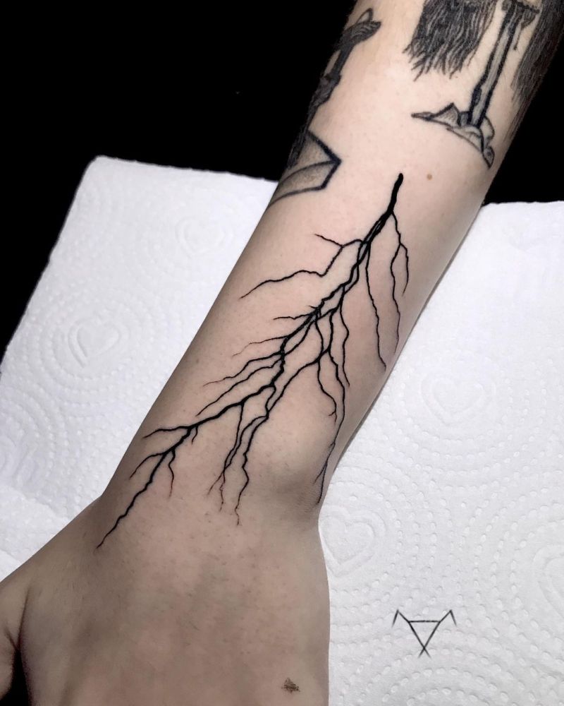 30 Pretty Lightning Tattoos You Will Love