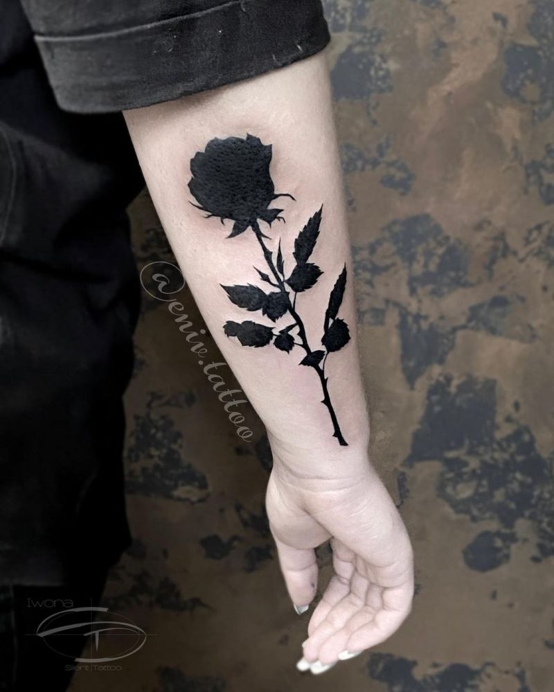 30 Pretty Black Rose Tattoos That Give You an Unexpected Feeling