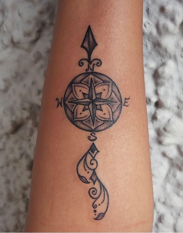 30 Pretty Arrow Compass Tattoos to Inspire You