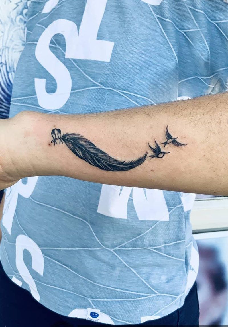 30 Pretty Feather Tattoos You Must Try