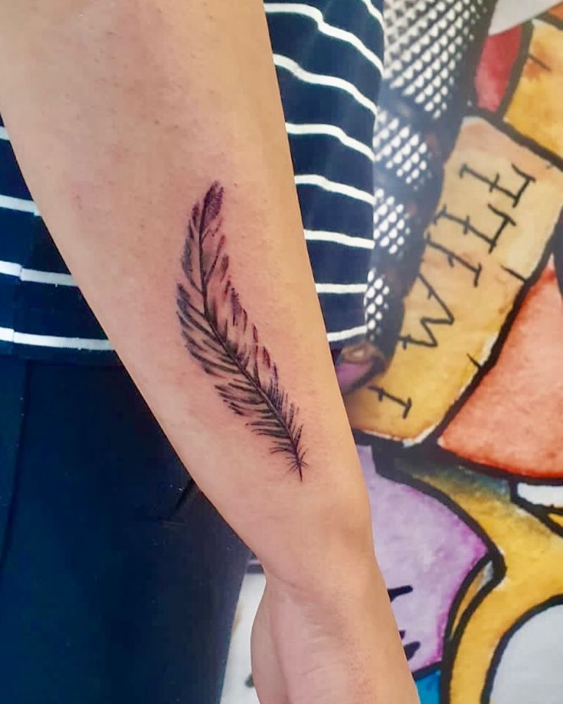 30 Pretty Feather Tattoos You Must Try