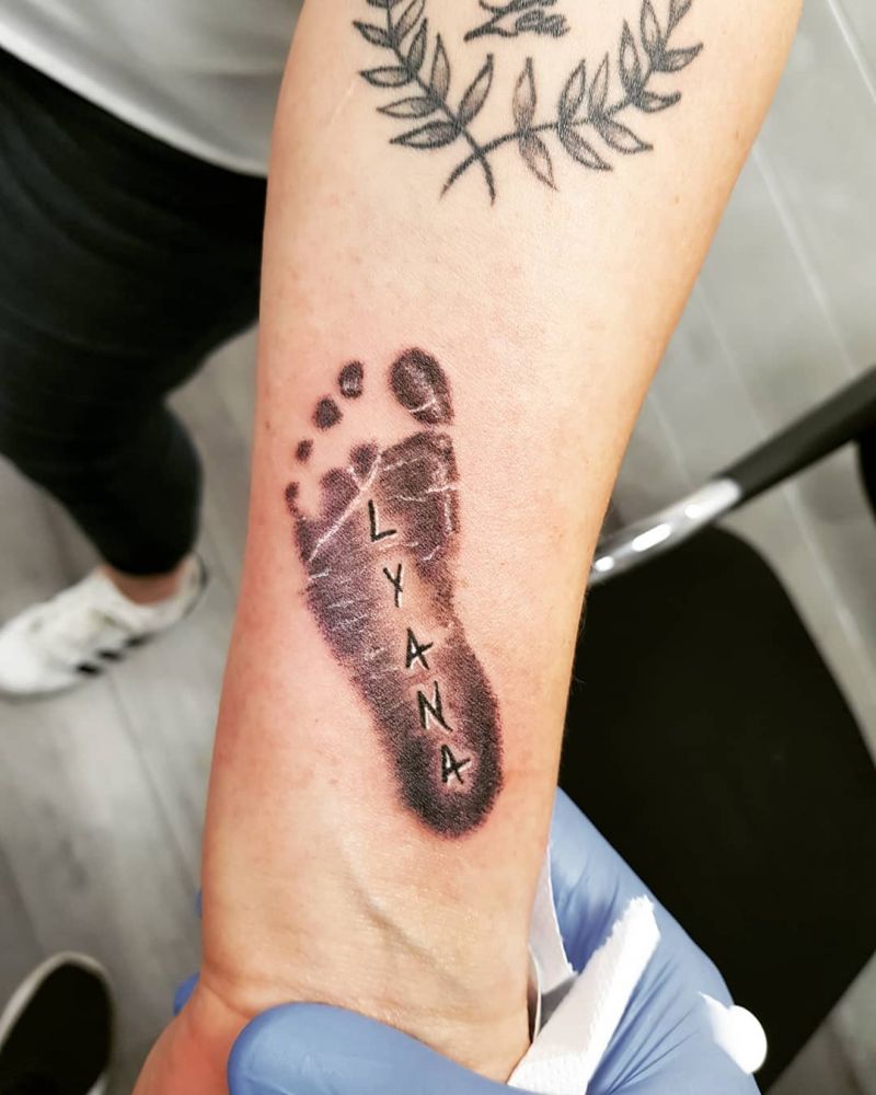 30 Pretty Footprint Tattoos to Inspire You