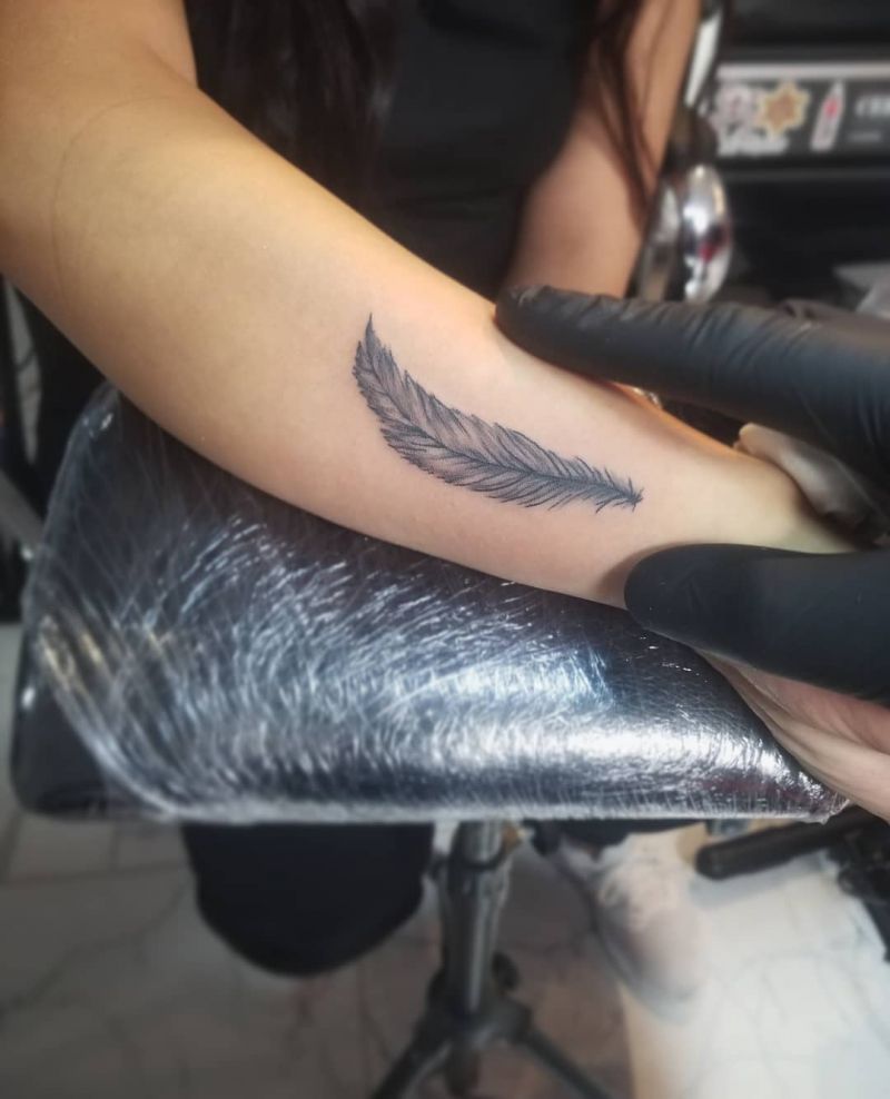 30 Pretty Feather Tattoos You Must Try