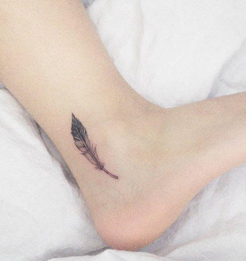 30 Pretty Feather Tattoos You Must Try