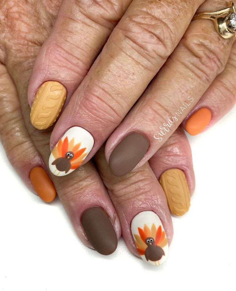 30 Trendy Thanksgiving Turkey Nails