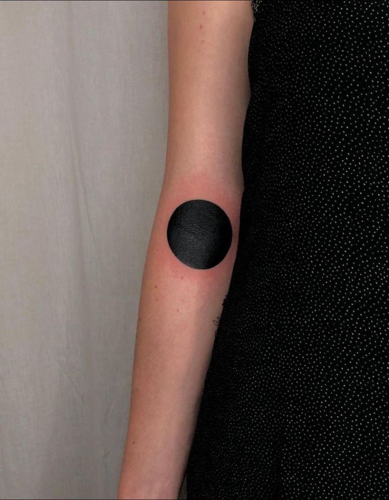 30 Pretty Circle Tattoos You Must Try