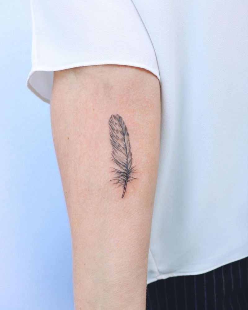 30 Pretty Feather Tattoos You Must Try