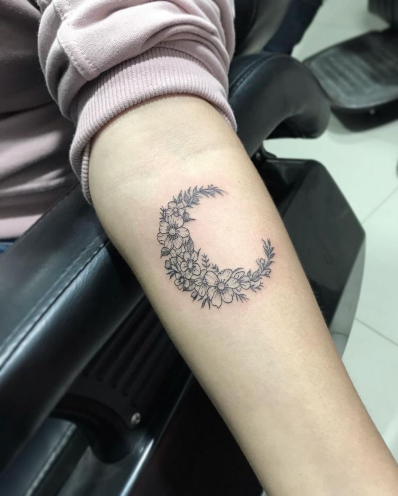 30 Pretty Moon Tattoos You Will Love