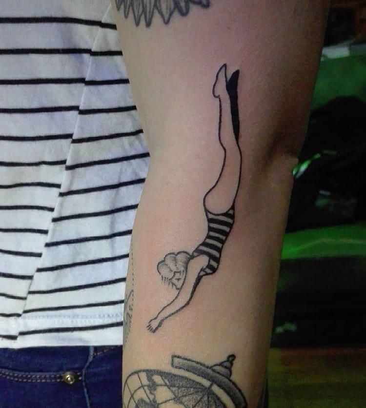 30 Pretty Swimmer Tattoos You Must Try