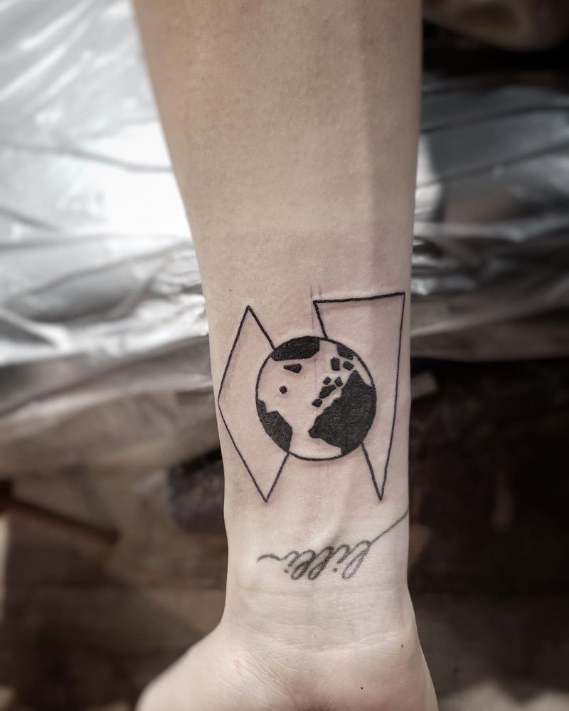 30 Pretty Earth Tattoos to Inspire You