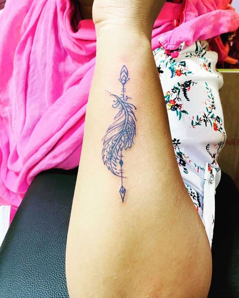 30 Pretty Feather Tattoos You Must Try