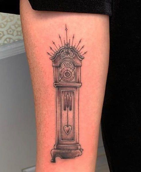 30 Pretty Grandfather Clock Tattoos for Inspiration