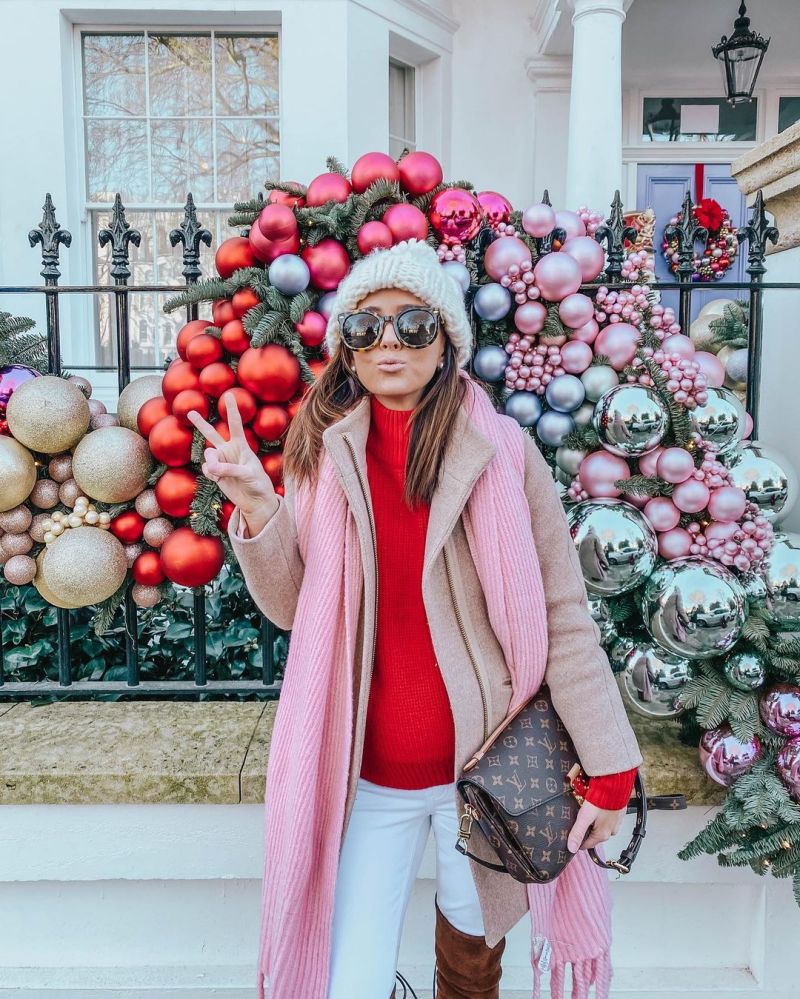 30 Stylish Christmas Outfits for Women 2021