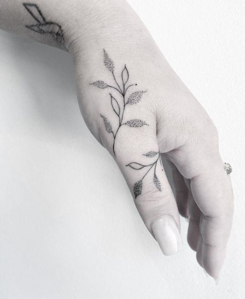 30 Pretty Thumb Tattoos You Will Love