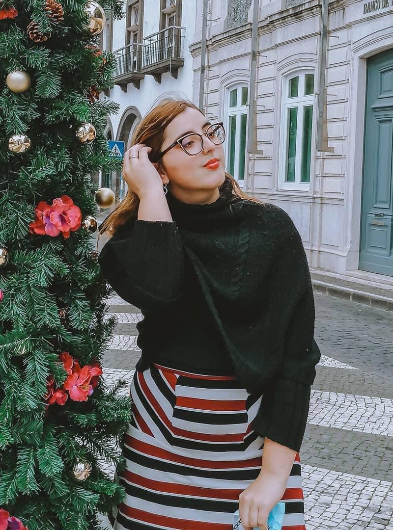30 Stylish Christmas Outfits for Women 2022