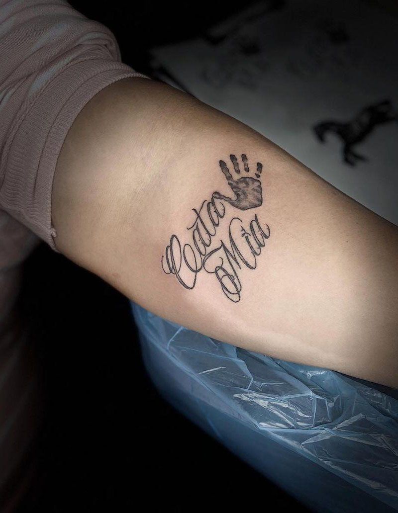 30 Pretty Handprint Tattoos You Can't Help Trying