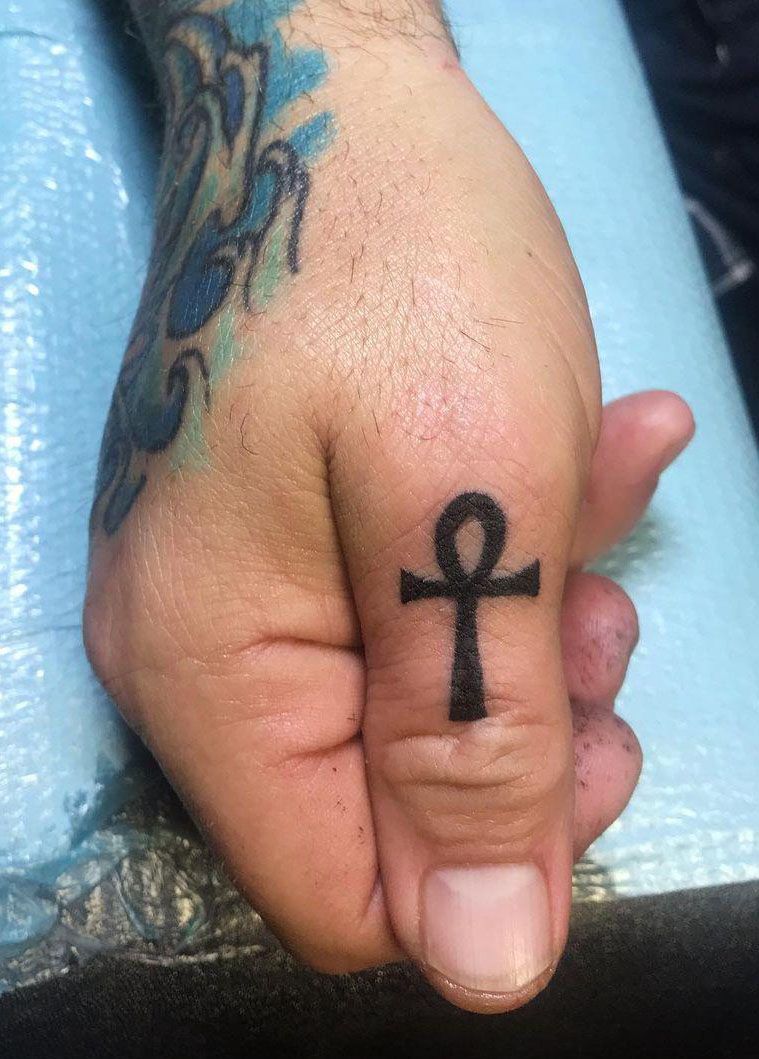 30 Pretty Thumb Tattoos You Will Love