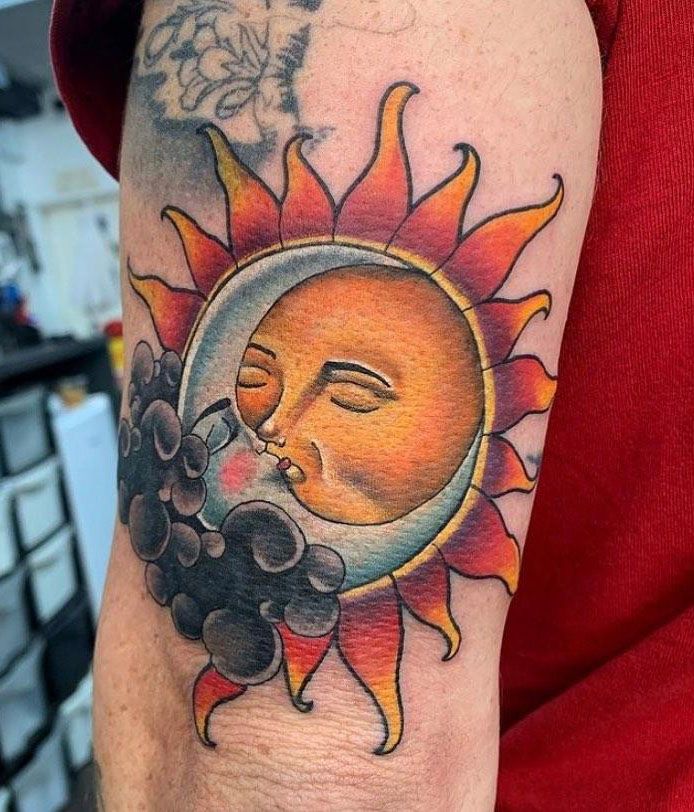 30 Pretty Sun and moon Tattoos Show Your Temperament