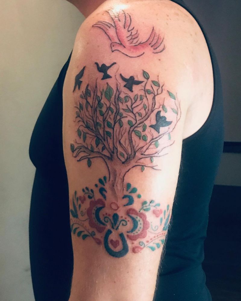 30 Pretty Family Tree Tattoos You Want to Try