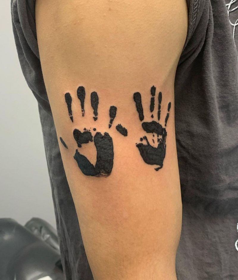 30 Pretty Handprint Tattoos You Can't Help Trying